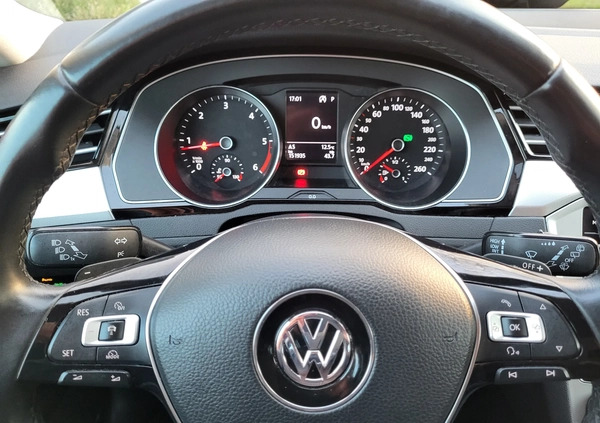 Volkswagen Passat cena 56600 przebieg: 151000, rok produkcji 2018 z Jordanów małe 326